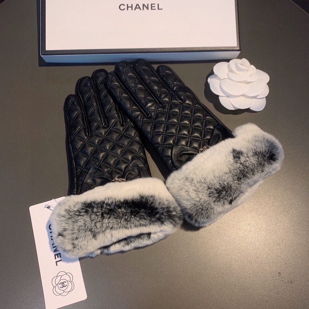 👏👏
Chanel 香奈儿2025秋冬懒兔毛乱绣💐羊皮手套👍手机触屏，值得对比🔥🔥同款不同品质，秒杀市场