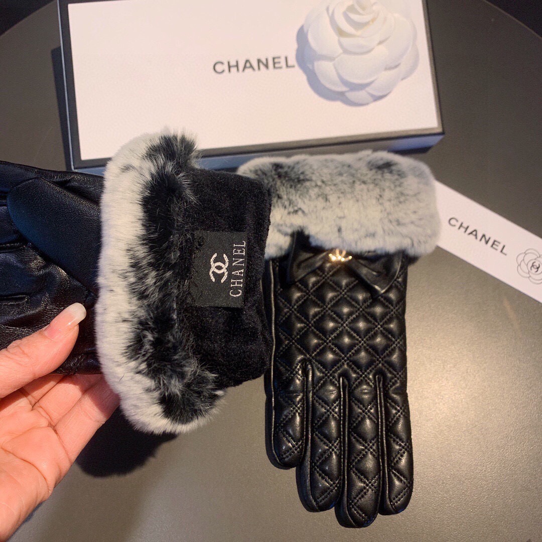 👏👏
Chanel 香奈儿2025秋冬懒兔毛乱绣💐羊皮手套👍手机触屏，值得对比🔥🔥同款不同品质，秒杀市场