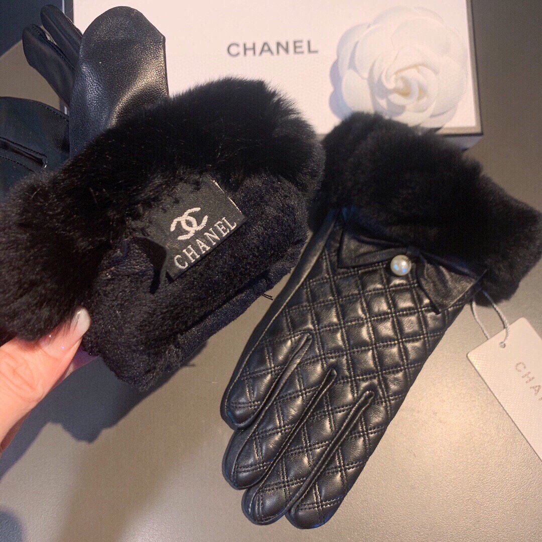 👏👏
Chanel 香奈儿2025秋冬懒兔毛乱绣💐羊皮手套👍手机触屏，值得对比🔥🔥同款不同品质，秒杀市场