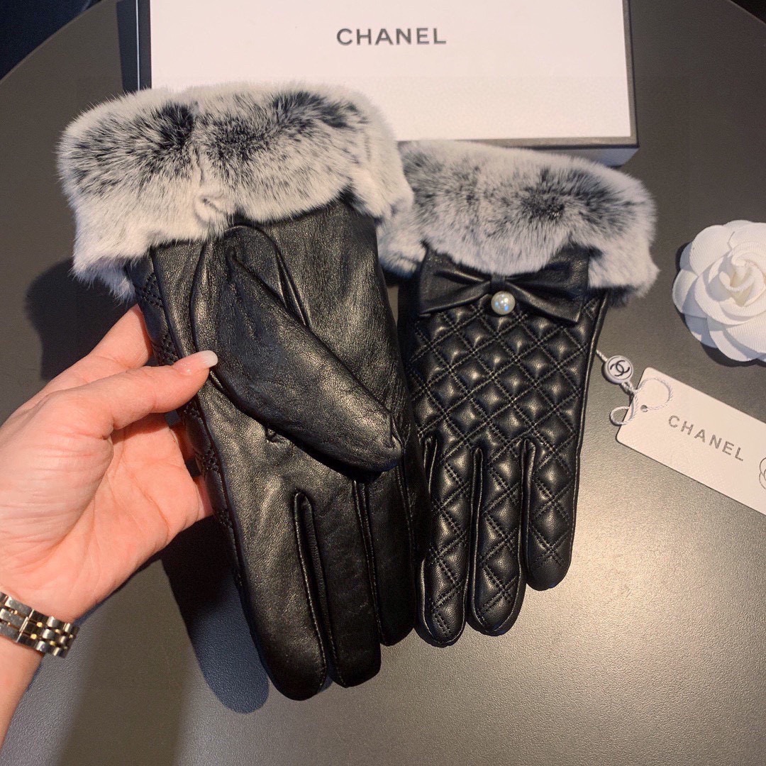 👏👏
Chanel 香奈儿2025秋冬懒兔毛乱绣💐羊皮手套👍手机触屏，值得对比🔥🔥同款不同品质，秒杀市场