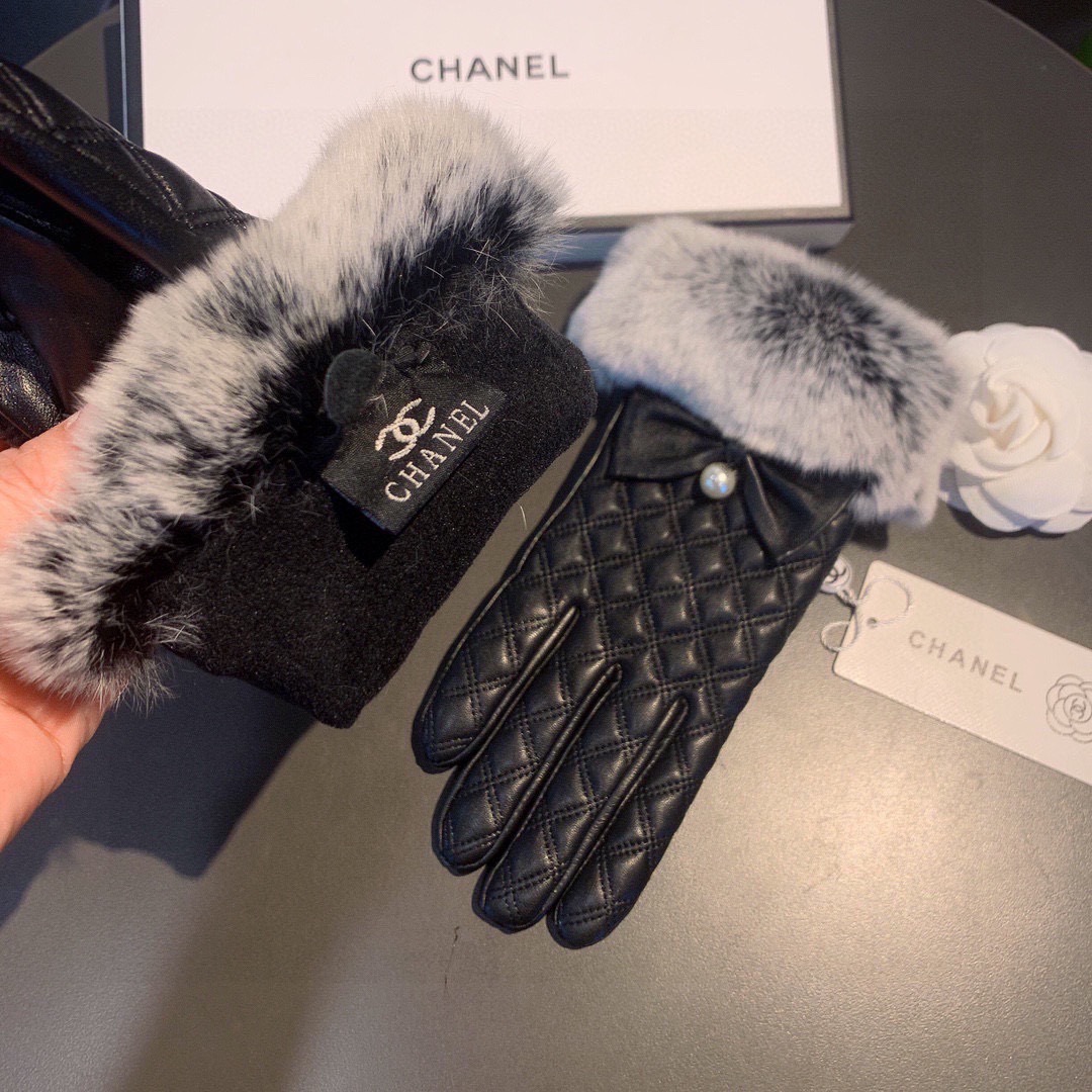 👏👏
Chanel 香奈儿2025秋冬懒兔毛乱绣💐羊皮手套👍手机触屏，值得对比🔥🔥同款不同品质，秒杀市场