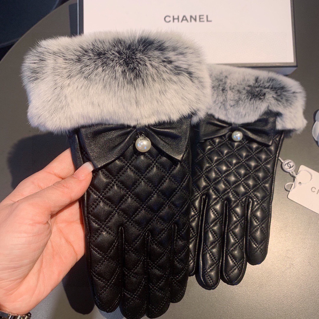 👏👏
Chanel 香奈儿2025秋冬懒兔毛乱绣💐羊皮手套👍手机触屏，值得对比🔥🔥同款不同品质，秒杀市场