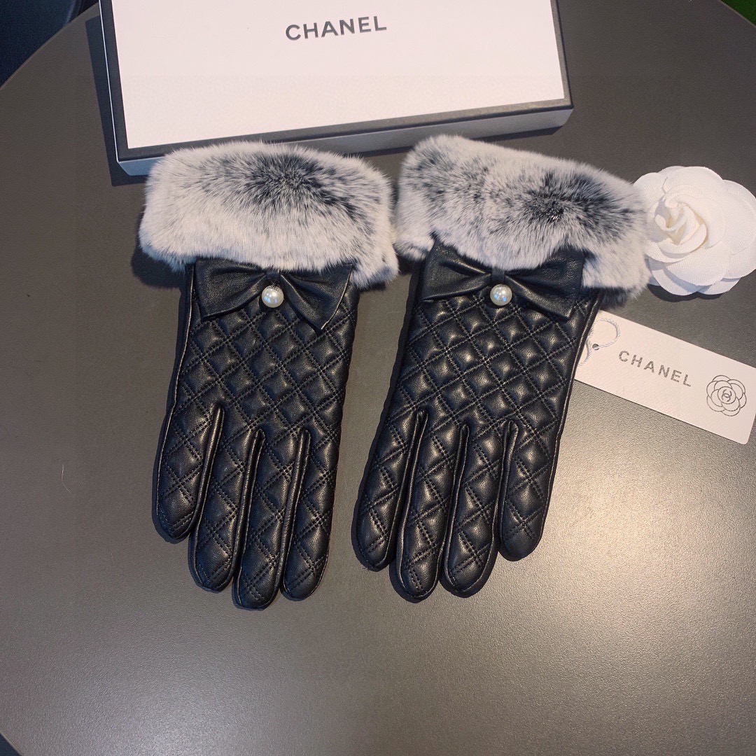 👏👏
Chanel 香奈儿2025秋冬懒兔毛乱绣💐羊皮手套👍手机触屏，值得对比🔥🔥同款不同品质，秒杀市场