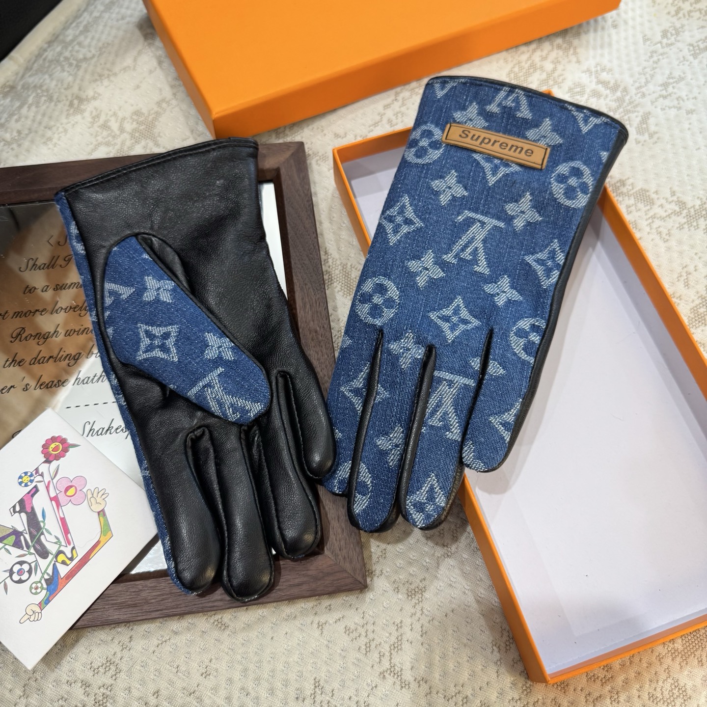 
2025🧤LV新品牛仔配皮手套，时尚机车🚗手套，秋冬新品布内里，时尚🌺上手超舒适柔软、百搭！集美女神必