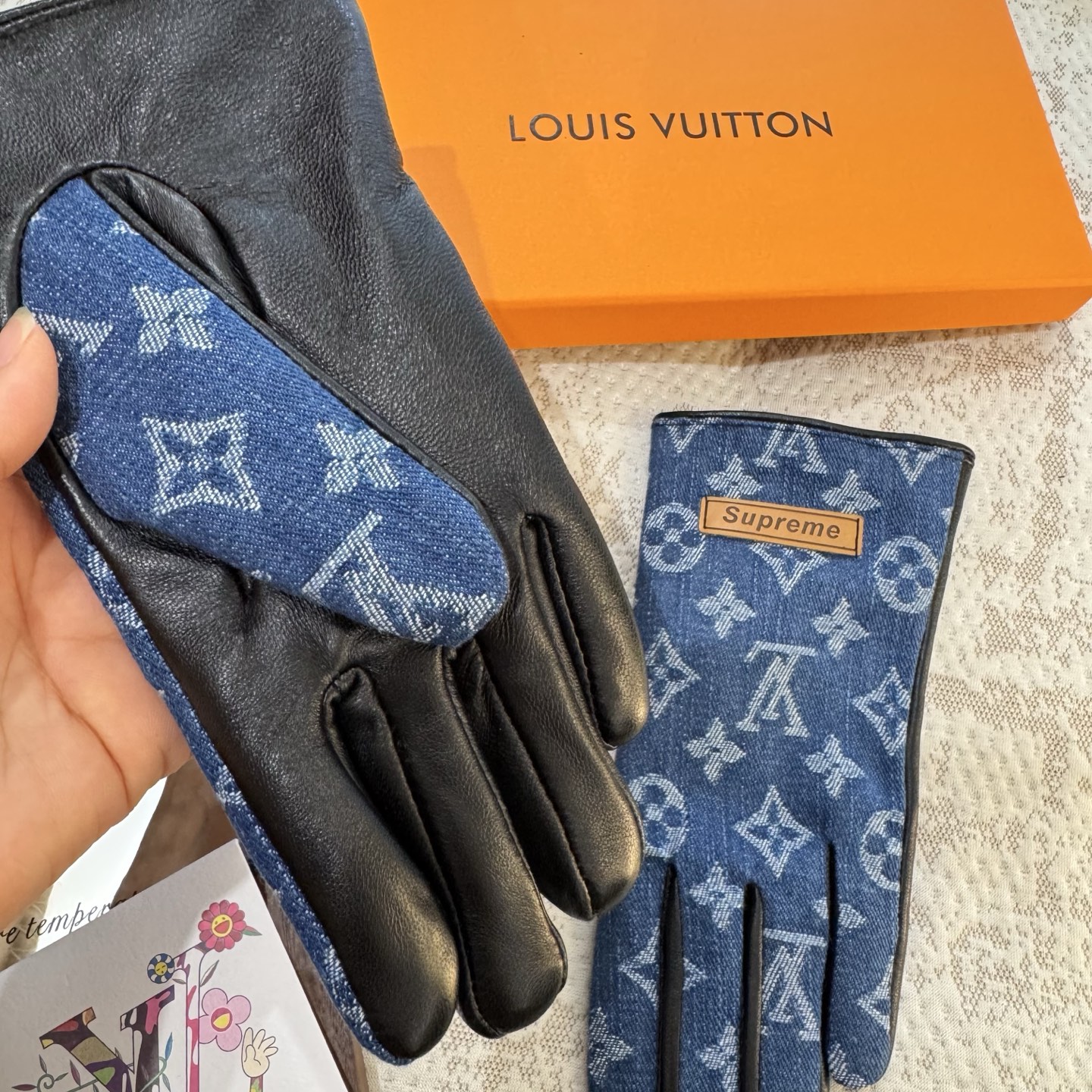 
2025🧤LV新品牛仔配皮手套，时尚机车🚗手套，秋冬新品布内里，时尚🌺上手超舒适柔软、百搭！集美女神必