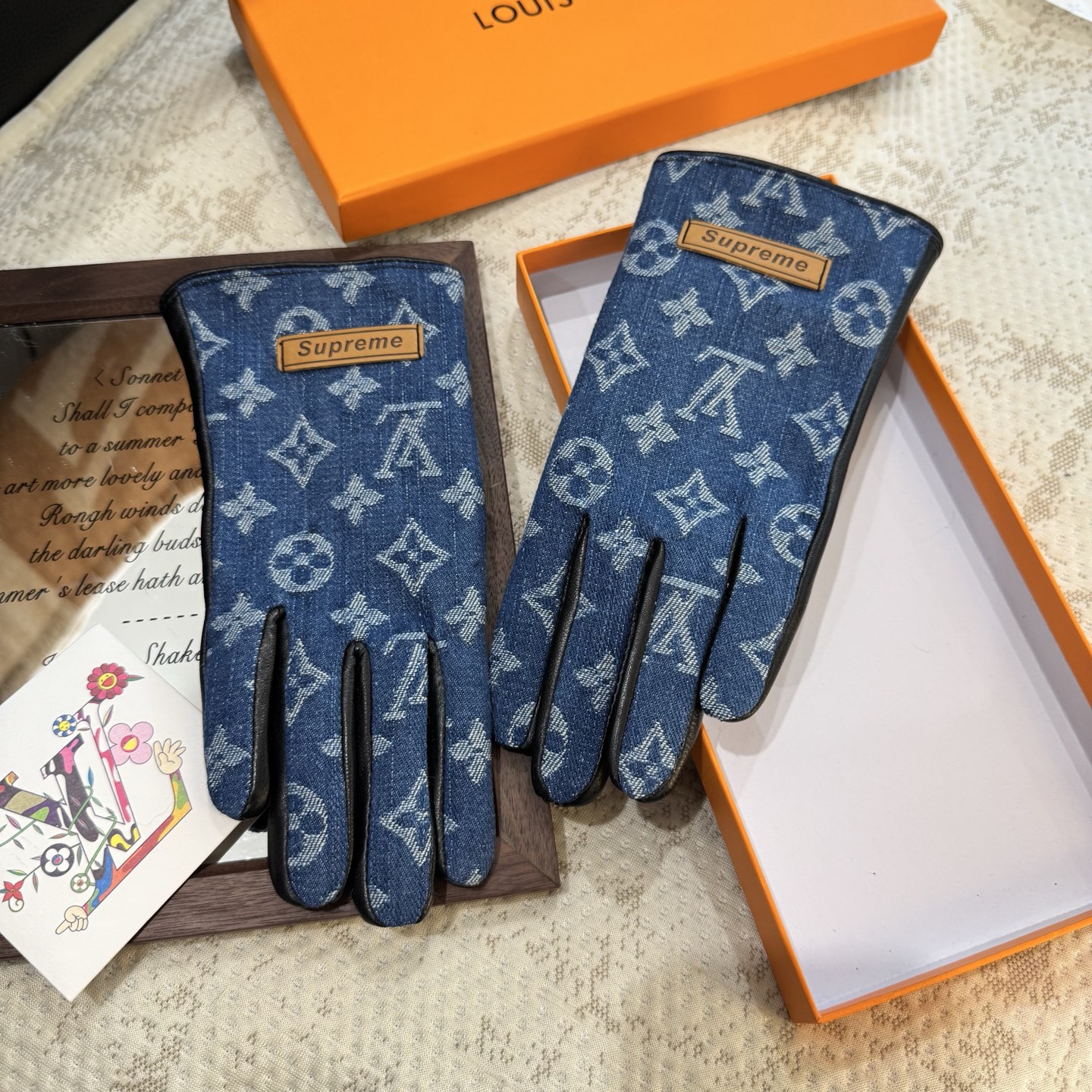 
2025🧤LV新品牛仔配皮手套，时尚机车🚗手套，秋冬新品布内里，时尚🌺上手超舒适柔软、百搭！集美女神必