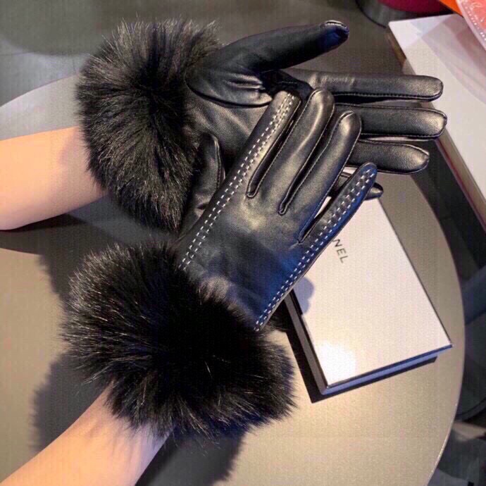 
Chanel 香奈儿2025秋冬大狐狸🦊毛触屏手套👍女神集美们必备✈️单品，值得对比🔥🔥同款不同品质，
