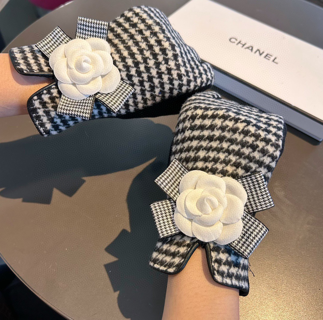 NO:344049,2025 new Chanel Chanel counter new wool gloves, fashionable gloves, warm and velvet inner lining, large bow, double C, super comfortable, soft and versatile!  Gloves, gloves, chanel, chanel, gloves19860909批 2025新款Chanel香奈儿专柜新品羊毛手套,时尚手套,秋冬保暖加绒内里,大蝴蝶结 双C上手超舒适柔软、百搭！均码手套,手套,chanel,chanel,gloves,accessory