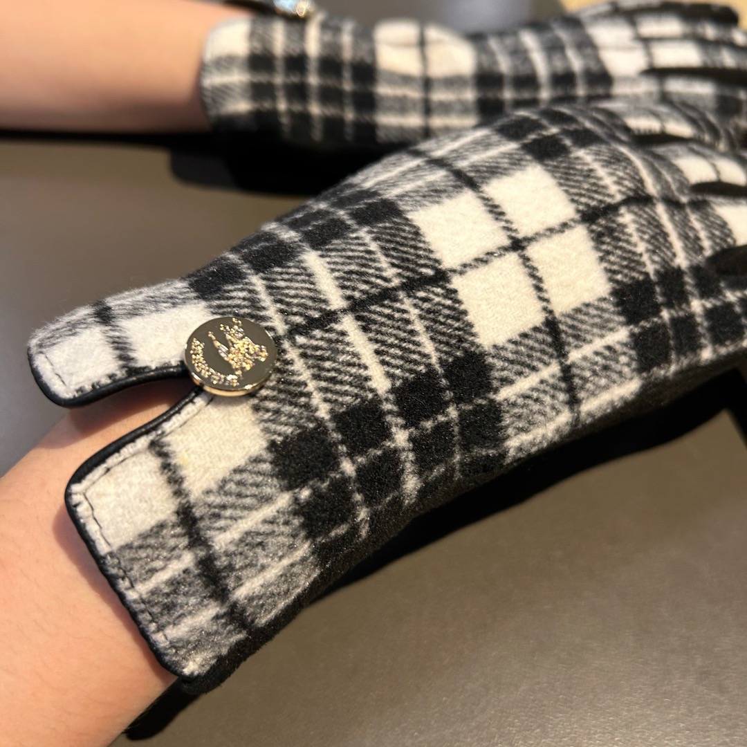 NO:344057,BURBERRY counter new wool gloves, fashionable gloves, warm and velvet inner lining, classic plaid, super comfortable, soft and versatile!  Gloves, gloves, burberry, burberry, gloves19860909批 巴宝莉BURBERRY 专柜新品羊毛手套,时尚手套,秋冬保暖加绒内里,经典格子,上手超舒适柔软、百搭！均码手套,手套,burberry,burberry,gloves,accessory