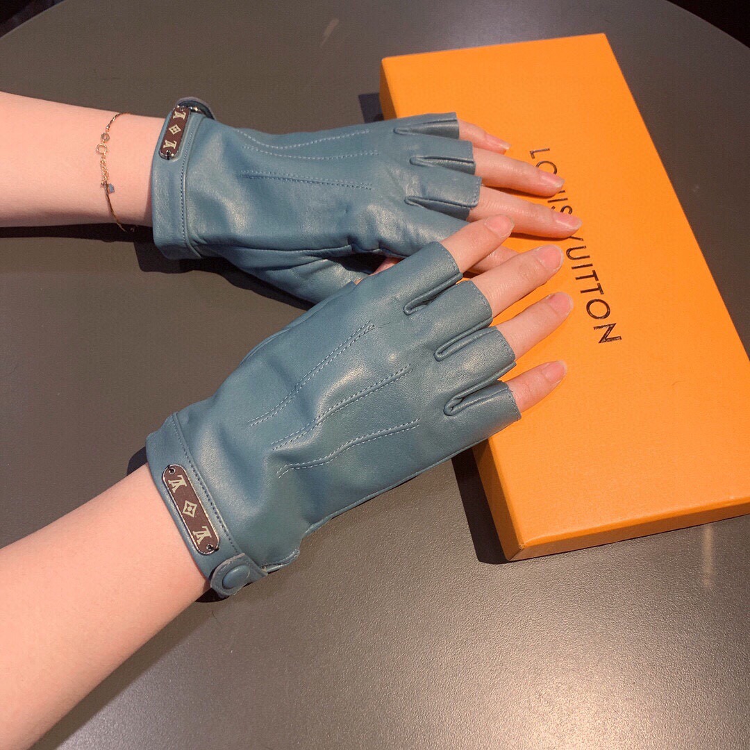 ✨✨
2025⚡️LV新品短款手套，时尚机车🚗手套，秋冬新品布内里，时尚🌺上手超舒适柔软、百搭！集美女神