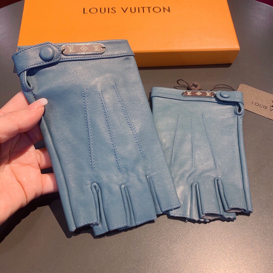 ✨✨
2025⚡️LV新品短款手套，时尚机车🚗手套，秋冬新品布内里，时尚🌺上手超舒适柔软、百搭！集美女神