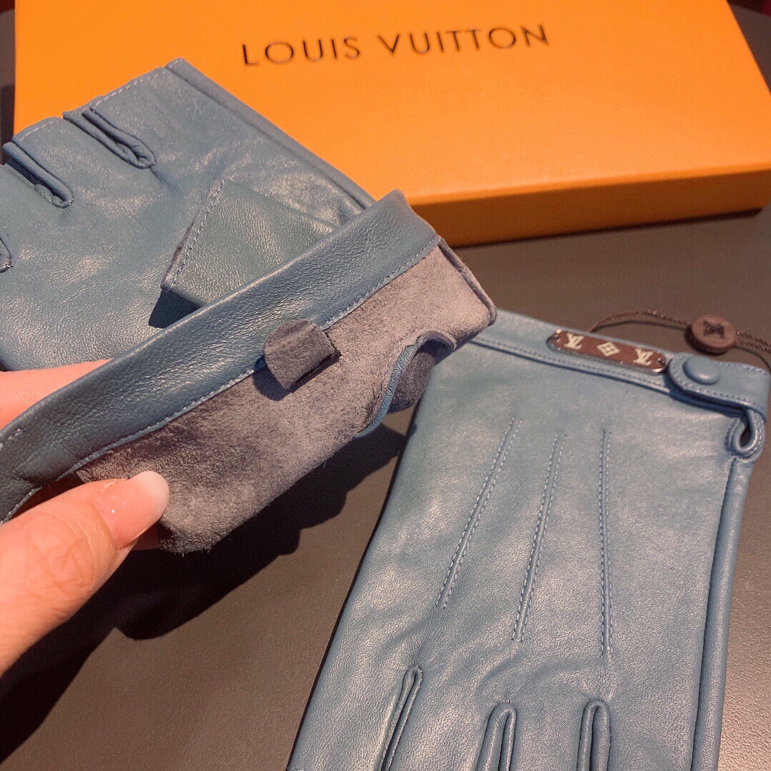 ✨✨
2025⚡️LV新品短款手套，时尚机车🚗手套，秋冬新品布内里，时尚🌺上手超舒适柔软、百搭！集美女神