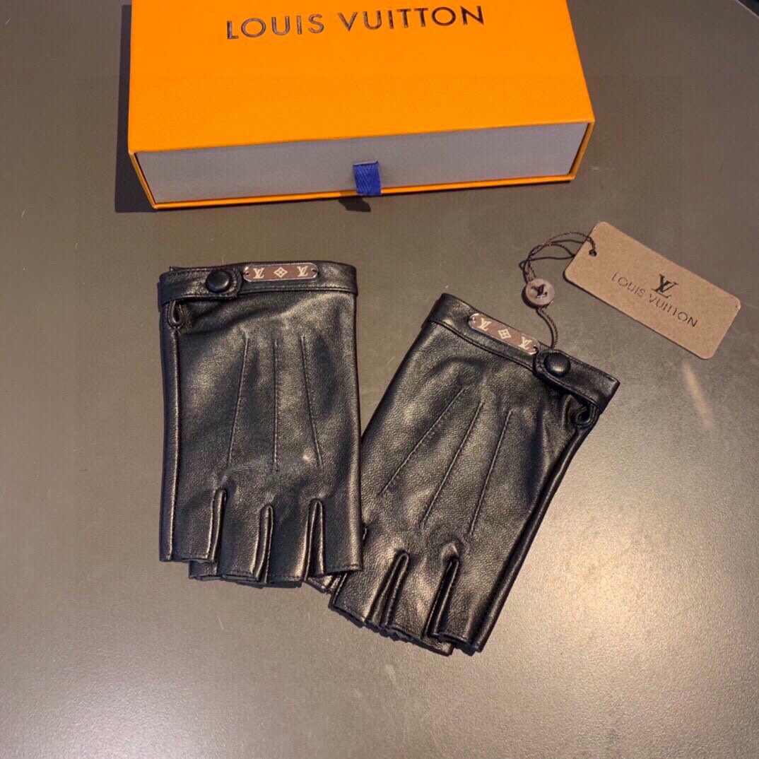 ✨✨
2025⚡️LV新品短款手套，时尚机车🚗手套，秋冬新品布内里，时尚🌺上手超舒适柔软、百搭！集美女神