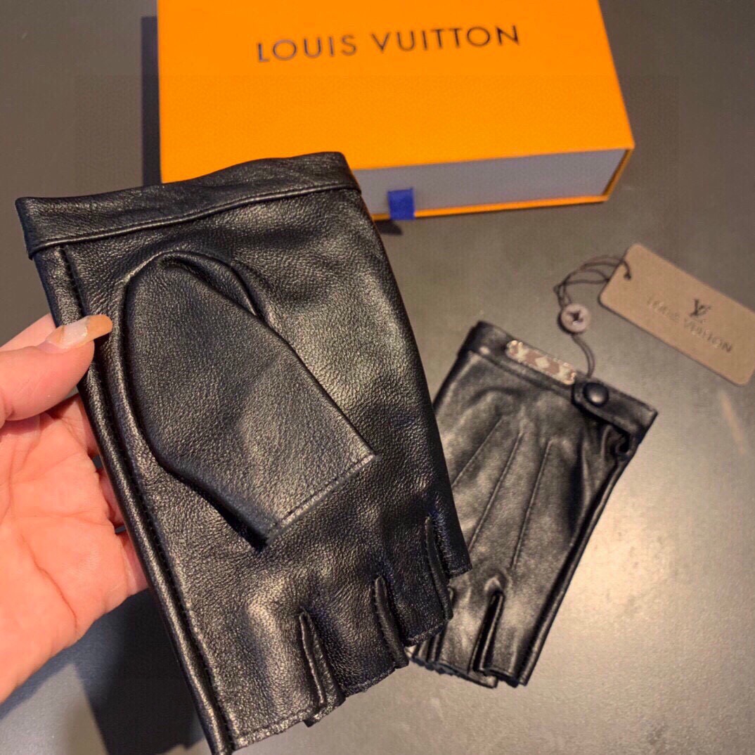 ✨✨
2025⚡️LV新品短款手套，时尚机车🚗手套，秋冬新品布内里，时尚🌺上手超舒适柔软、百搭！集美女神