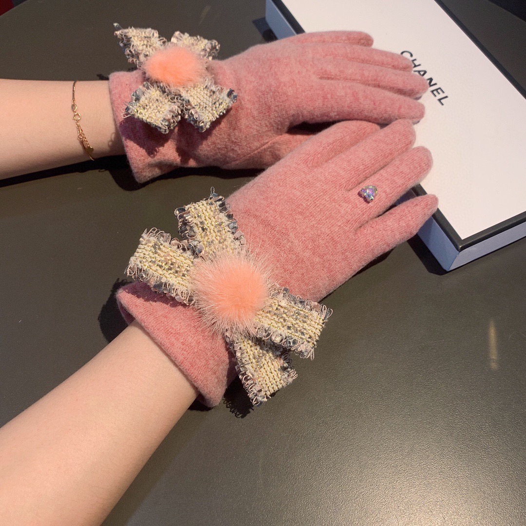 NO:344102,The Chanel counter new wool gloves, fashionable gloves, warm and velvet inner insides in autumn and winter, super cute bow, super comfortable and soft, versatile!  With box size gloves, gloves, chanel, chanel, gloves19860909批 Chanel香奈儿专柜新品羊毛手套,时尚手套,秋冬保暖加绒内里,超嗲蝴蝶结,上手超舒适柔软、百搭！配盒子均码手套,手套,chanel,chanel,gloves,accessory