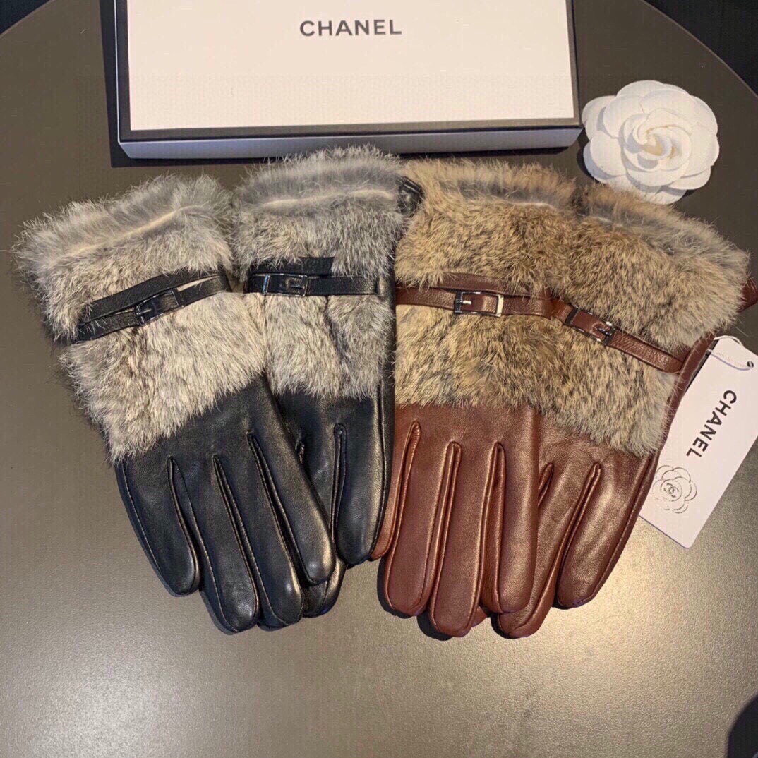 
Chanel 香奈儿2025👏秋冬懒兔毛羊皮手套👍手机触屏，值得对比🔥🔥同款不同品质，秒杀市场差产品，