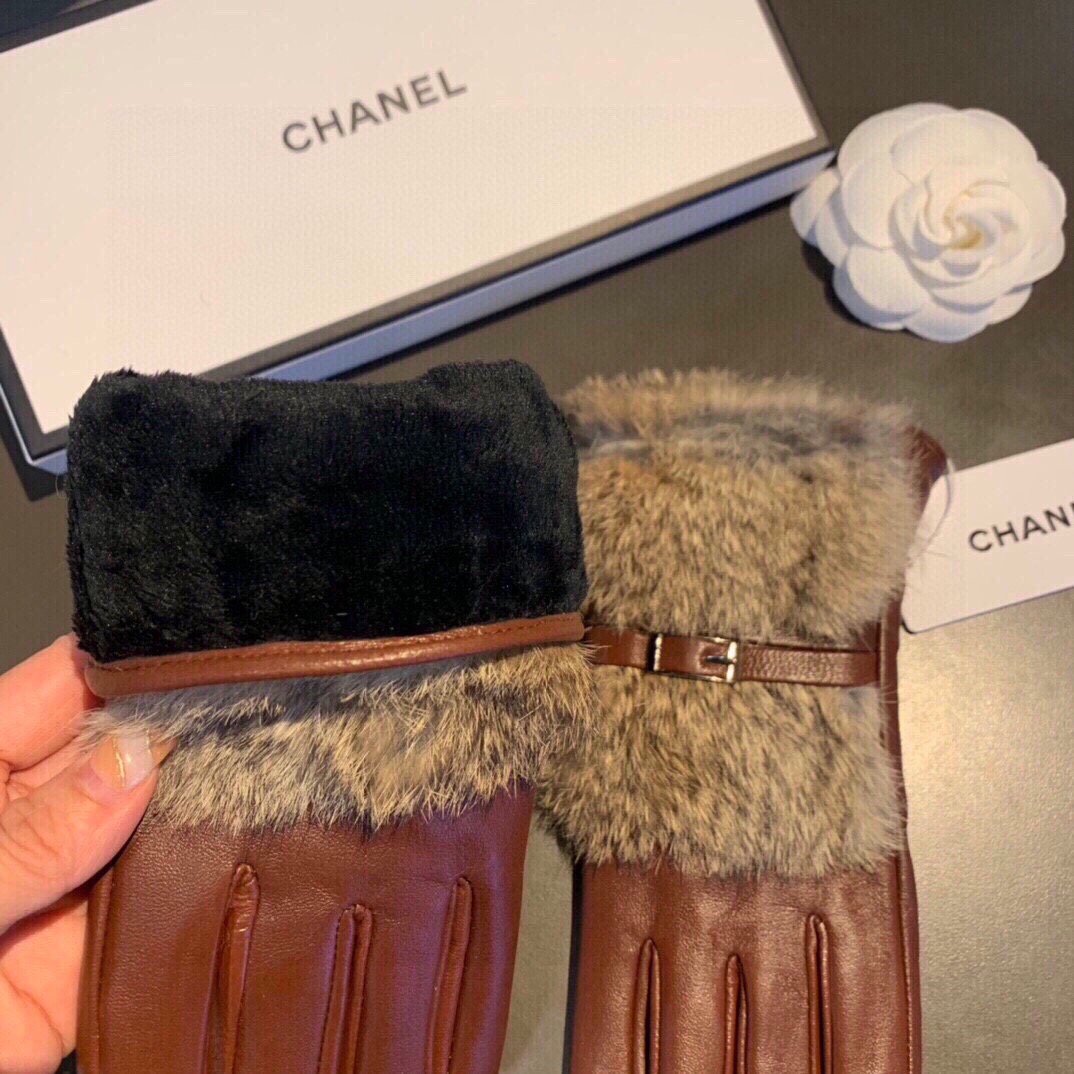 
Chanel 香奈儿2025👏秋冬懒兔毛羊皮手套👍手机触屏，值得对比🔥🔥同款不同品质，秒杀市场差产品，