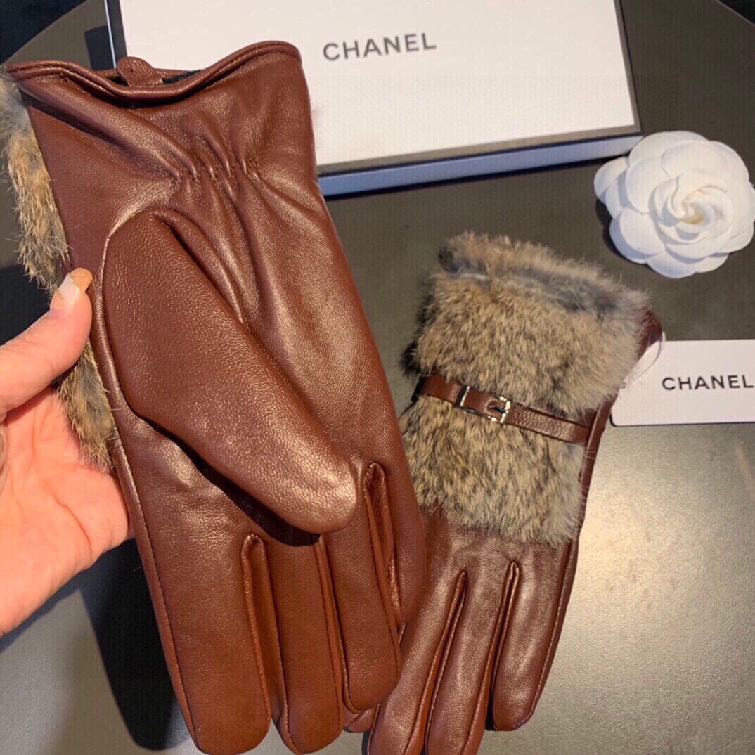 
Chanel 香奈儿2025👏秋冬懒兔毛羊皮手套👍手机触屏，值得对比🔥🔥同款不同品质，秒杀市场差产品，
