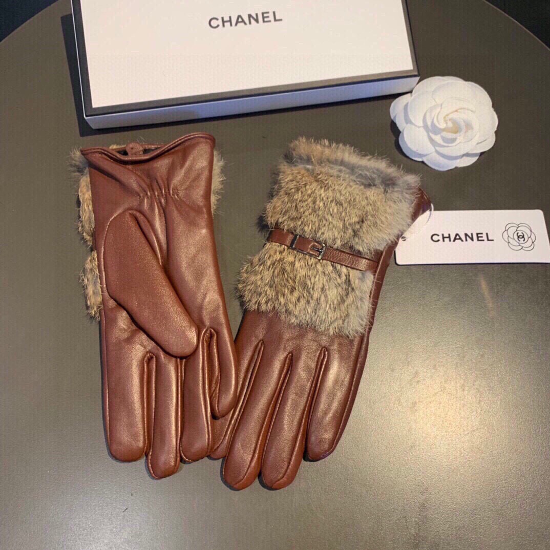 
Chanel 香奈儿2025👏秋冬懒兔毛羊皮手套👍手机触屏，值得对比🔥🔥同款不同品质，秒杀市场差产品，