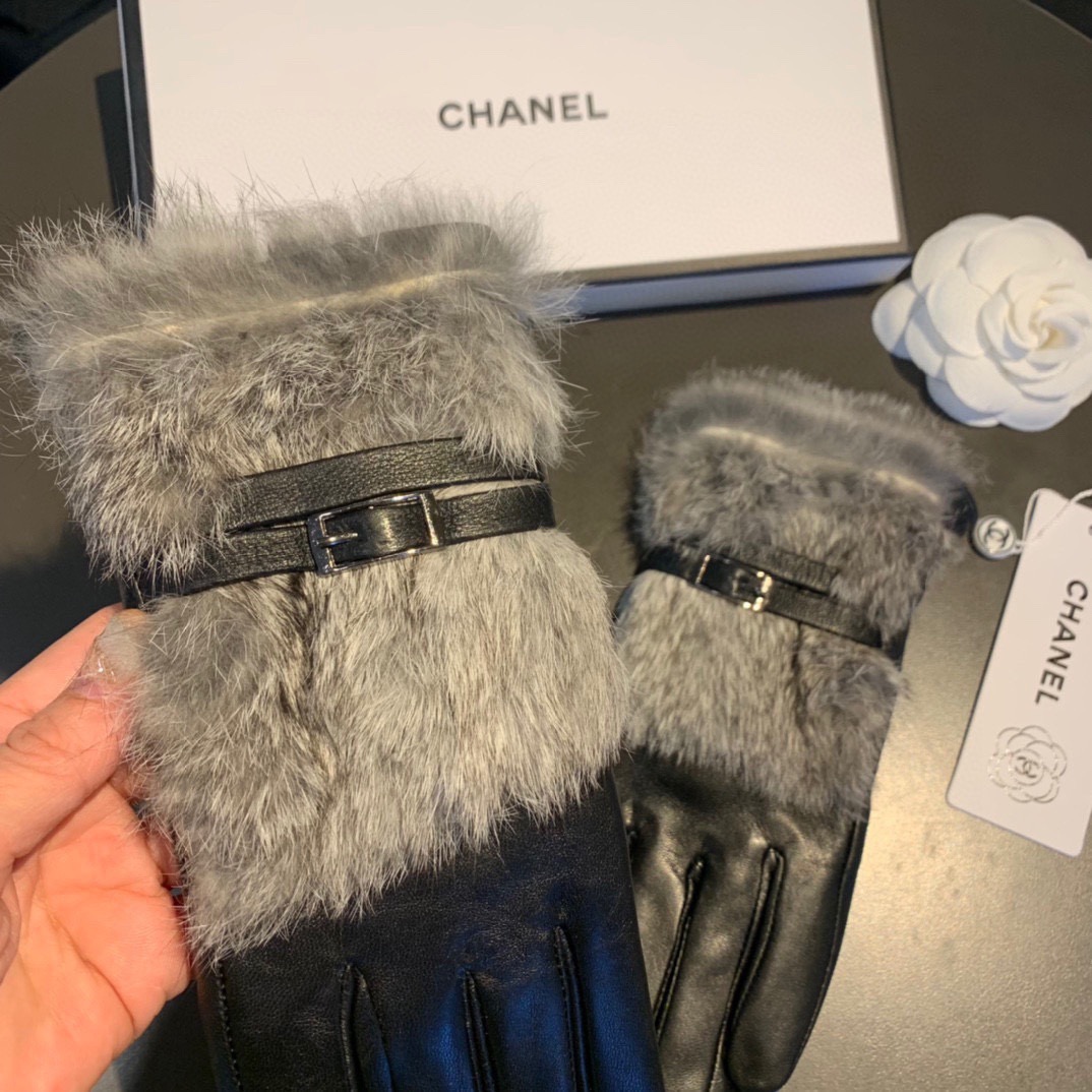 
Chanel 香奈儿2025👏秋冬懒兔毛羊皮手套👍手机触屏，值得对比🔥🔥同款不同品质，秒杀市场差产品，
