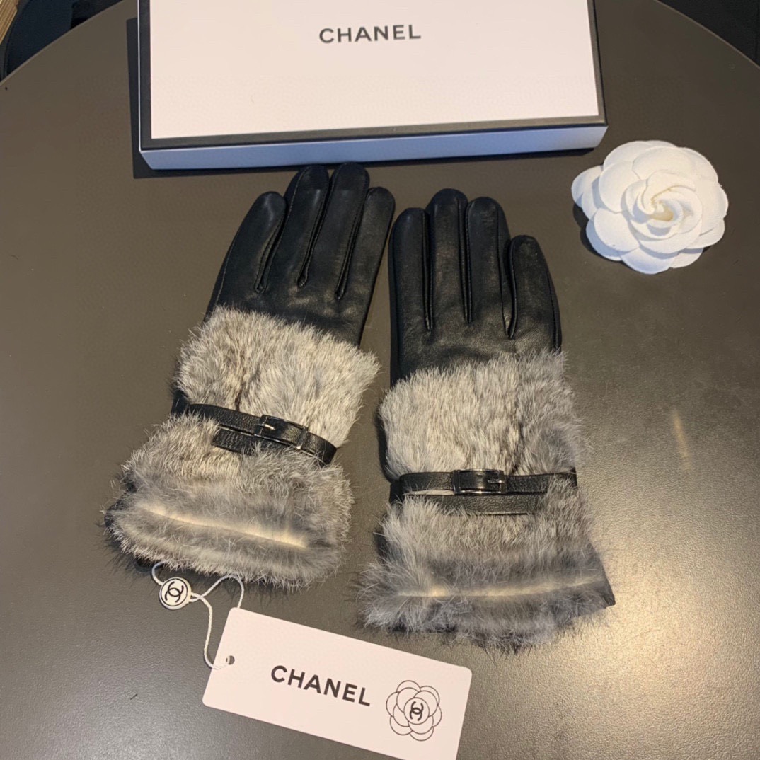 
Chanel 香奈儿2025👏秋冬懒兔毛羊皮手套👍手机触屏，值得对比🔥🔥同款不同品质，秒杀市场差产品，