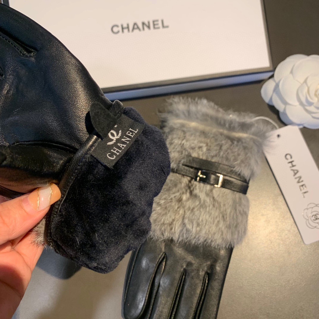 
Chanel 香奈儿2025👏秋冬懒兔毛羊皮手套👍手机触屏，值得对比🔥🔥同款不同品质，秒杀市场差产品，