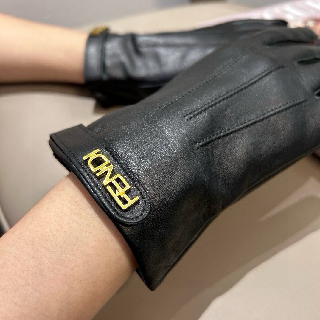 
芬迪FENDI✨2025秋冬羊皮手套👍手机触屏，值得对比🔥🔥同款不同品质，秒杀市场差产品，进口一级羊皮