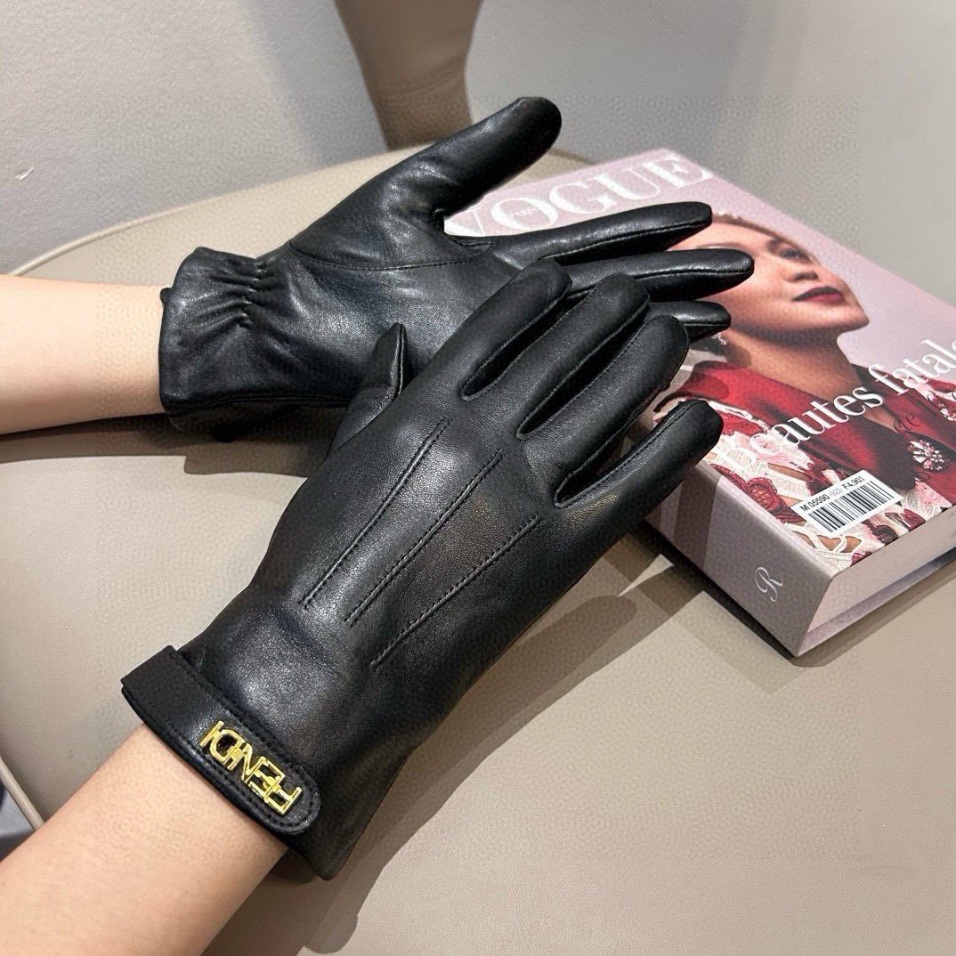 
芬迪FENDI✨2025秋冬羊皮手套👍手机触屏，值得对比🔥🔥同款不同品质，秒杀市场差产品，进口一级羊皮