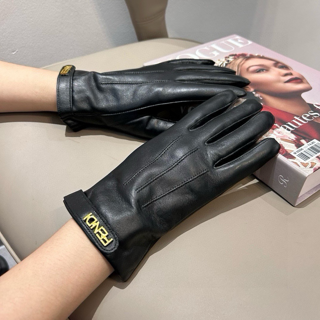 
芬迪FENDI✨2025秋冬羊皮手套👍手机触屏，值得对比🔥🔥同款不同品质，秒杀市场差产品，进口一级羊皮