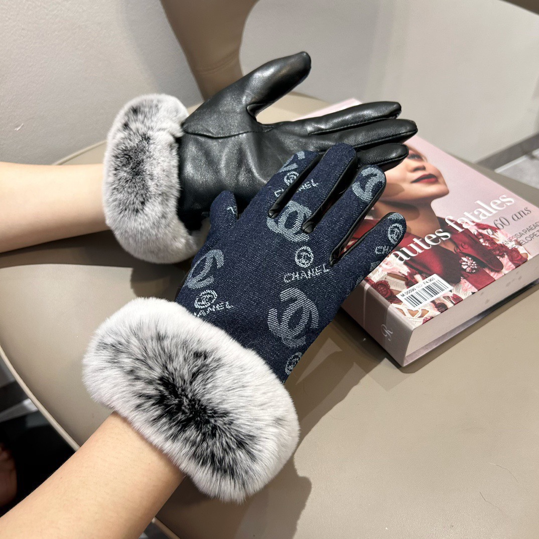 
2025🧤香奈儿新品毛口牛仔布加羊皮手套，时尚机车🚗手套，秋冬新品布内里，时尚🌺上手超舒适柔软、百搭！