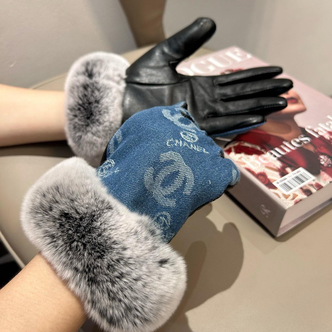 
2025🧤香奈儿新品毛口牛仔布加羊皮手套，时尚机车🚗手套，秋冬新品布内里，时尚🌺上手超舒适柔软、百搭！