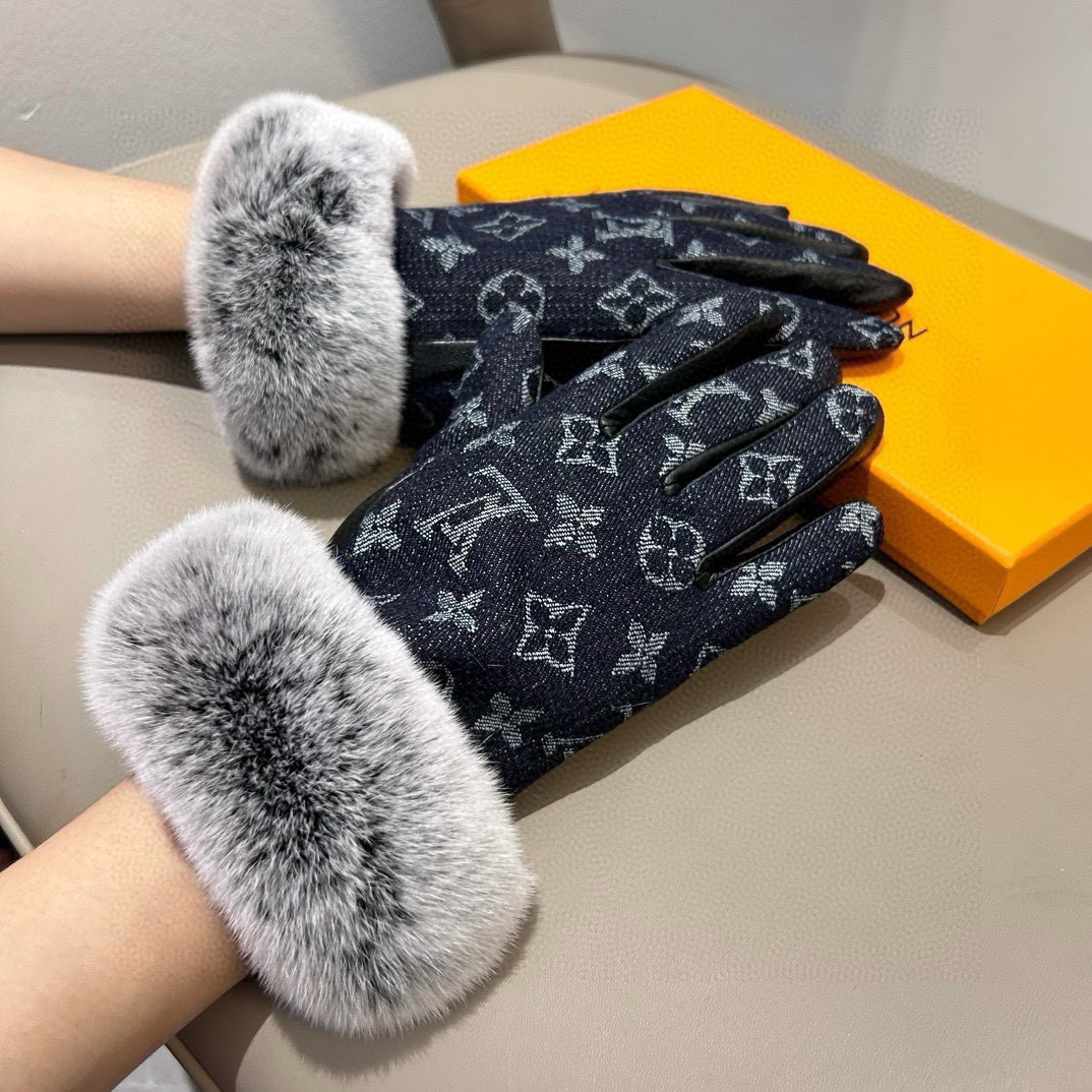 
2025🧤LV新品毛口牛仔配皮手套，时尚机车🚗手套，秋冬新品布内里，时尚🌺上手超舒适柔软、百搭！集美女