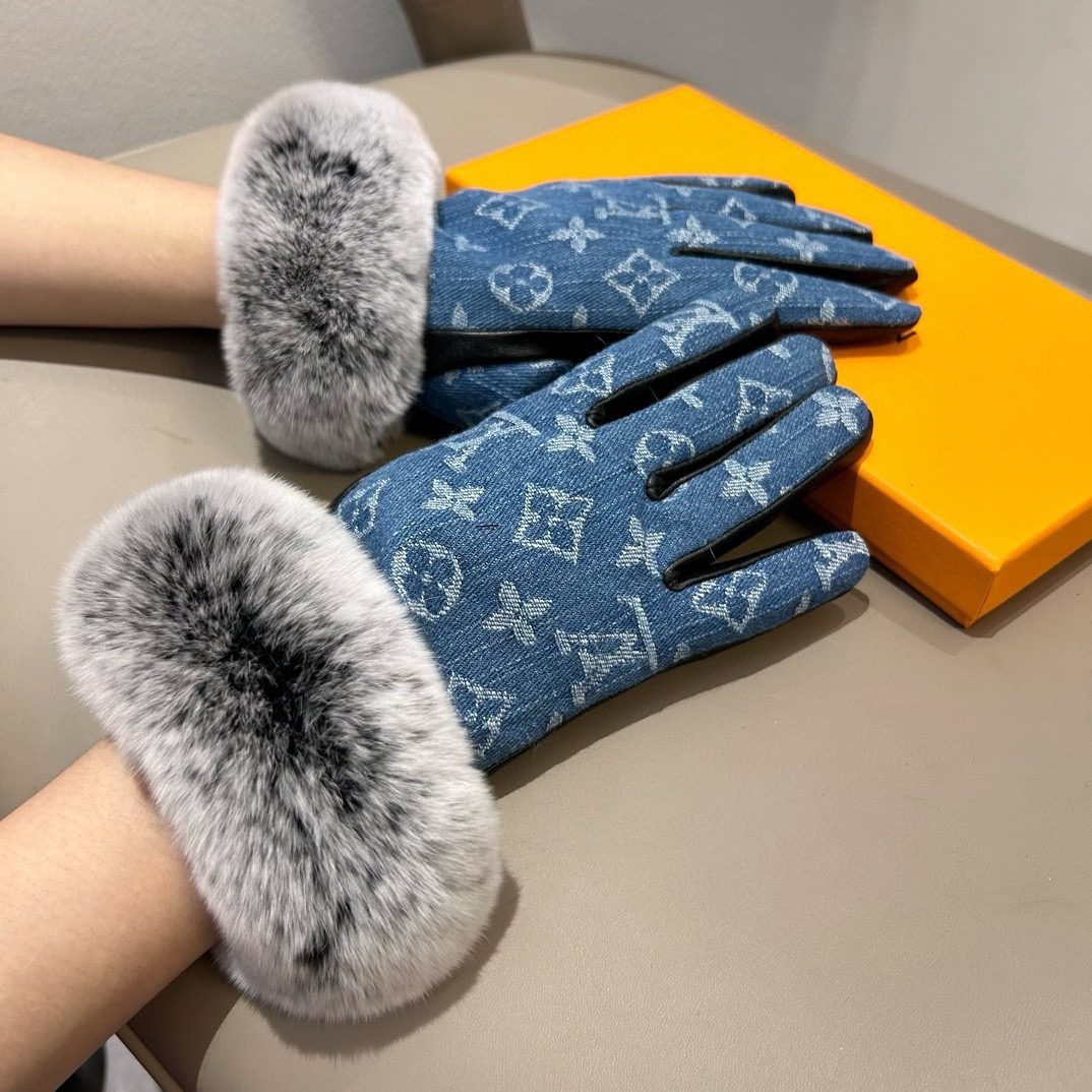 
2025🧤LV新品毛口牛仔配皮手套，时尚机车🚗手套，秋冬新品布内里，时尚🌺上手超舒适柔软、百搭！集美女