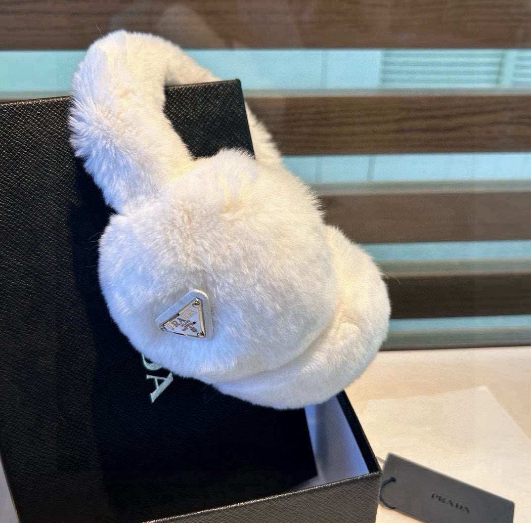 普拉达👑疯狂打call值得拥有💫
💕人间白富美,网红明星同款😍
LV滑雪耳罩，日常保暖☺出行必备✈️
滑