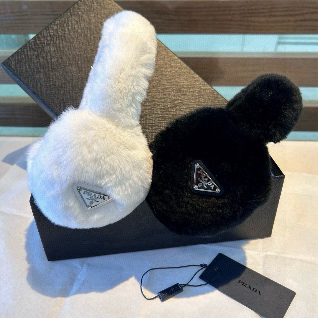 普拉达👑疯狂打call值得拥有💫
💕人间白富美,网红明星同款😍
LV滑雪耳罩，日常保暖☺出行必备✈️
滑