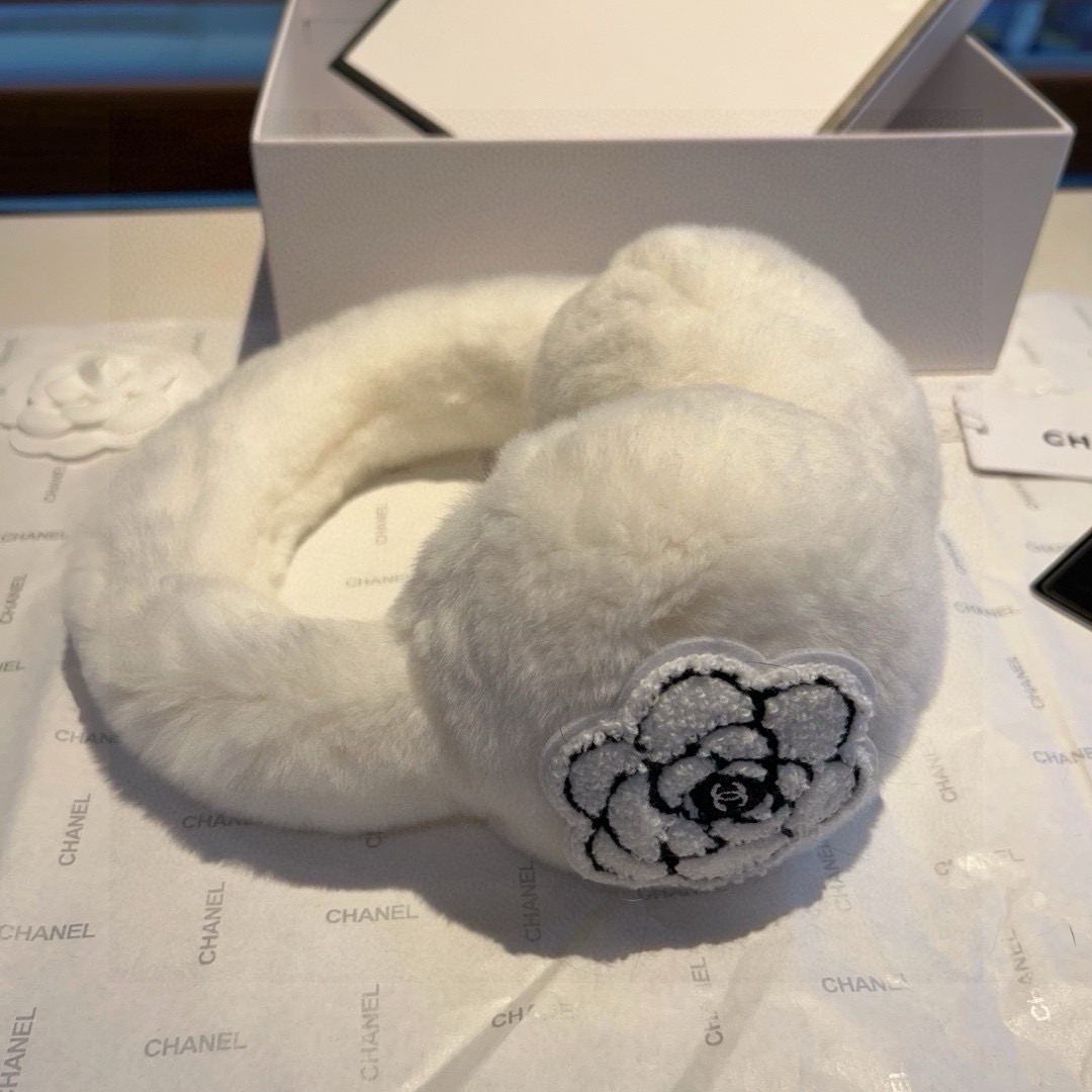 🌈疯狂打call值得拥有💫
💕人间白富美,网红明星同款😍
香奈儿滑雪耳罩，日常保暖☺出行必备✈️
滑雪日