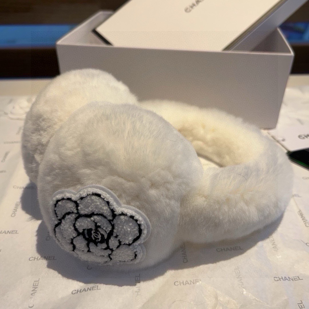 🌈疯狂打call值得拥有💫
💕人间白富美,网红明星同款😍
香奈儿滑雪耳罩，日常保暖☺出行必备✈️
滑雪日