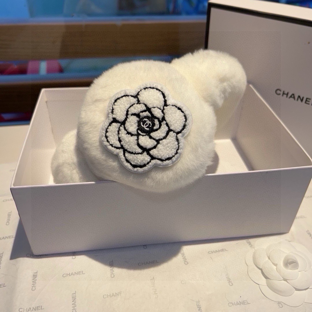 🌈疯狂打call值得拥有💫
💕人间白富美,网红明星同款😍
香奈儿滑雪耳罩，日常保暖☺出行必备✈️
滑雪日