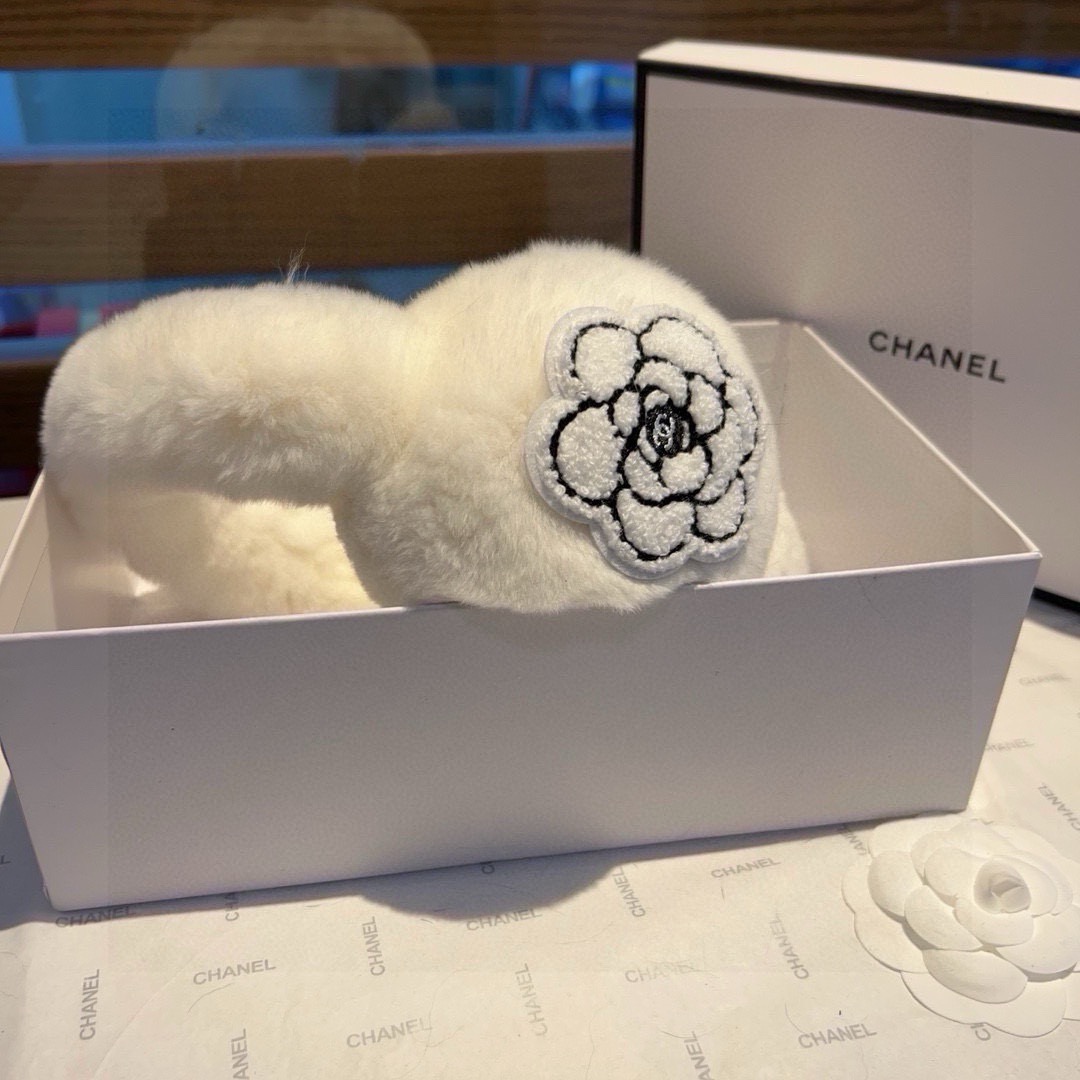 🌈疯狂打call值得拥有💫
💕人间白富美,网红明星同款😍
香奈儿滑雪耳罩，日常保暖☺出行必备✈️
滑雪日