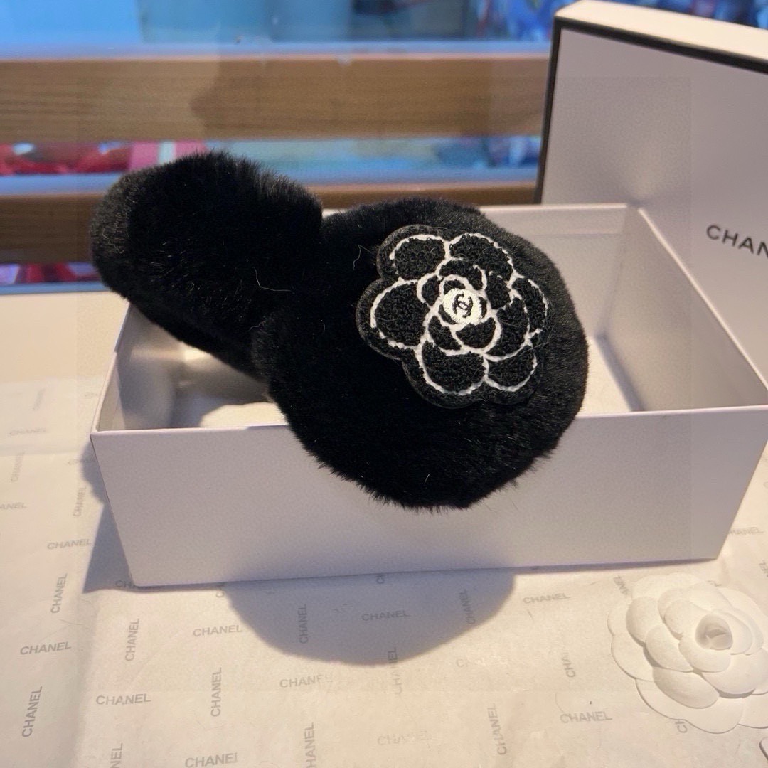 🌈疯狂打call值得拥有💫
💕人间白富美,网红明星同款😍
香奈儿滑雪耳罩，日常保暖☺出行必备✈️
滑雪日