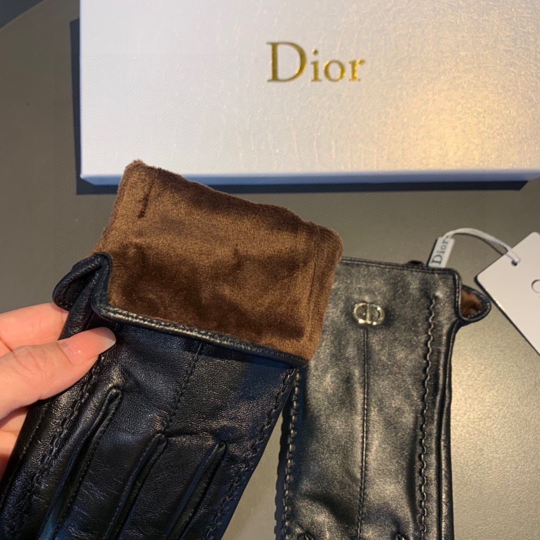 
新款独家首发‼️触屏手套 Dior迪奥【原单品质】官网同步女士新款高档羊皮手套🎉🎉女神集美们首选 不可
