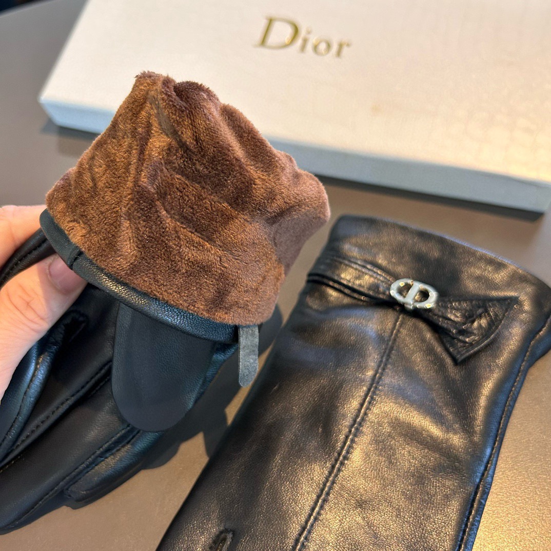 
新款独家首发‼️触屏手套 Dior迪奥【原单品质】官网同步女士新款高档羊皮手套🎉🎉女神集美们首选 不可