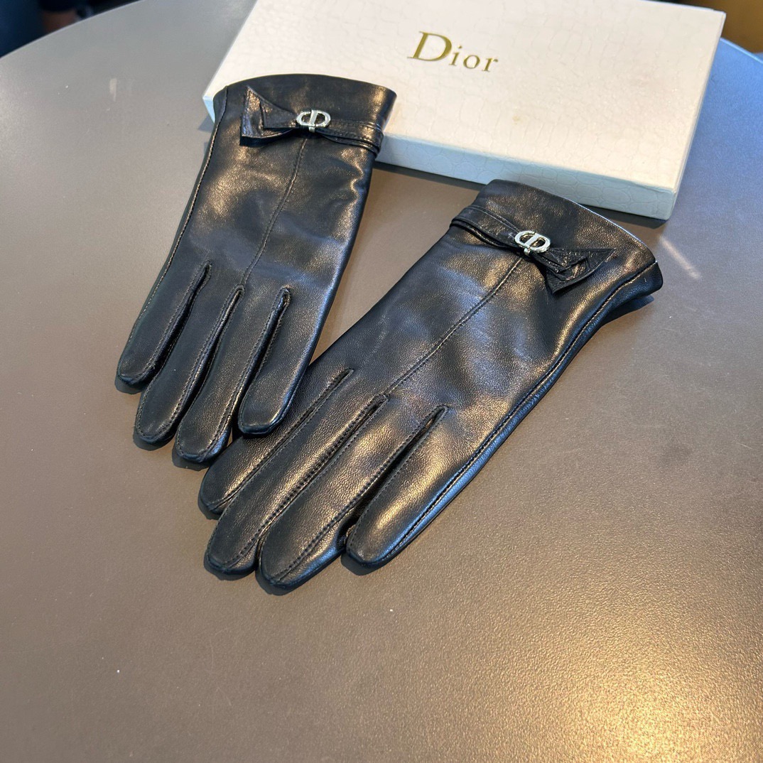 
新款独家首发‼️触屏手套 Dior迪奥【原单品质】官网同步女士新款高档羊皮手套🎉🎉女神集美们首选 不可