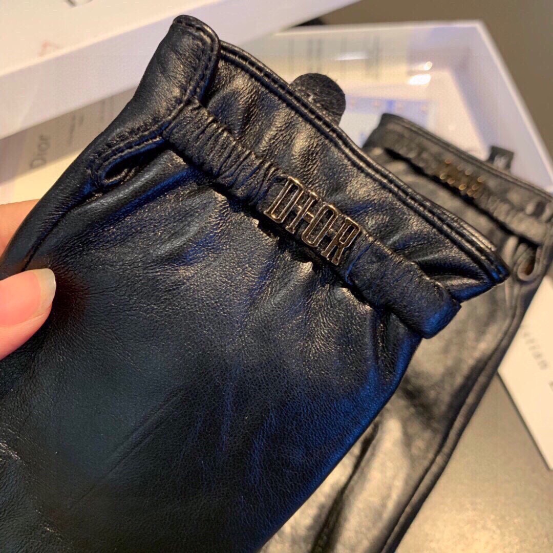 
新款独家首发‼️触屏手套 Dior迪奥【原单品质】官网同步女士新款高档羊皮手套🎉🎉女神集美们首选 不可