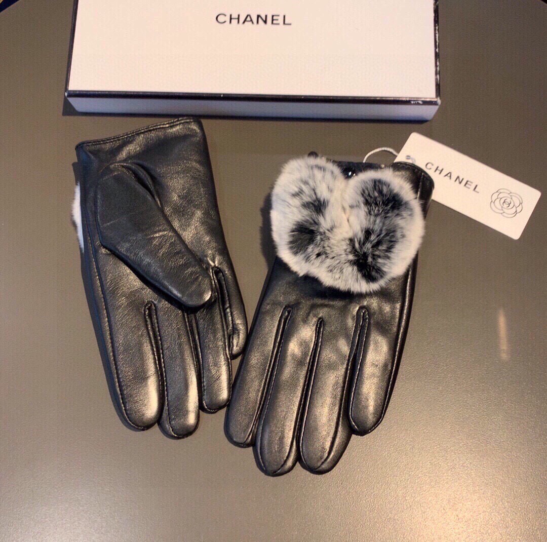 ⚡️⚡️
Chanel 香奈儿2025爱心❤秋冬懒兔毛羊皮手套👍手机触屏，值得对比🔥🔥同款不同品质，秒杀