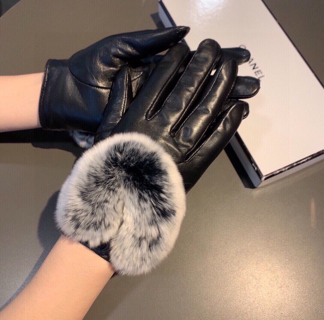⚡️⚡️
Chanel 香奈儿2025爱心❤秋冬懒兔毛羊皮手套👍手机触屏，值得对比🔥🔥同款不同品质，秒杀