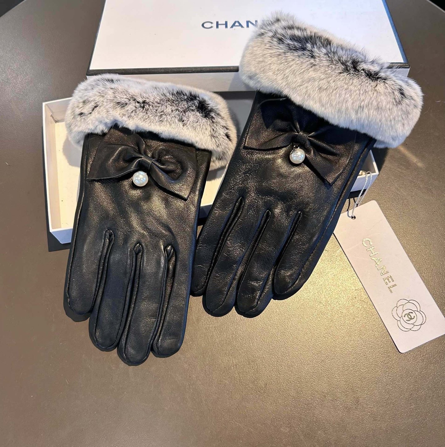 
Chanel 香奈儿2025秋冬懒兔毛羊皮手套👍值得对比🔥🔥同款不同品质，秒杀市场差产品，进口一级羊皮