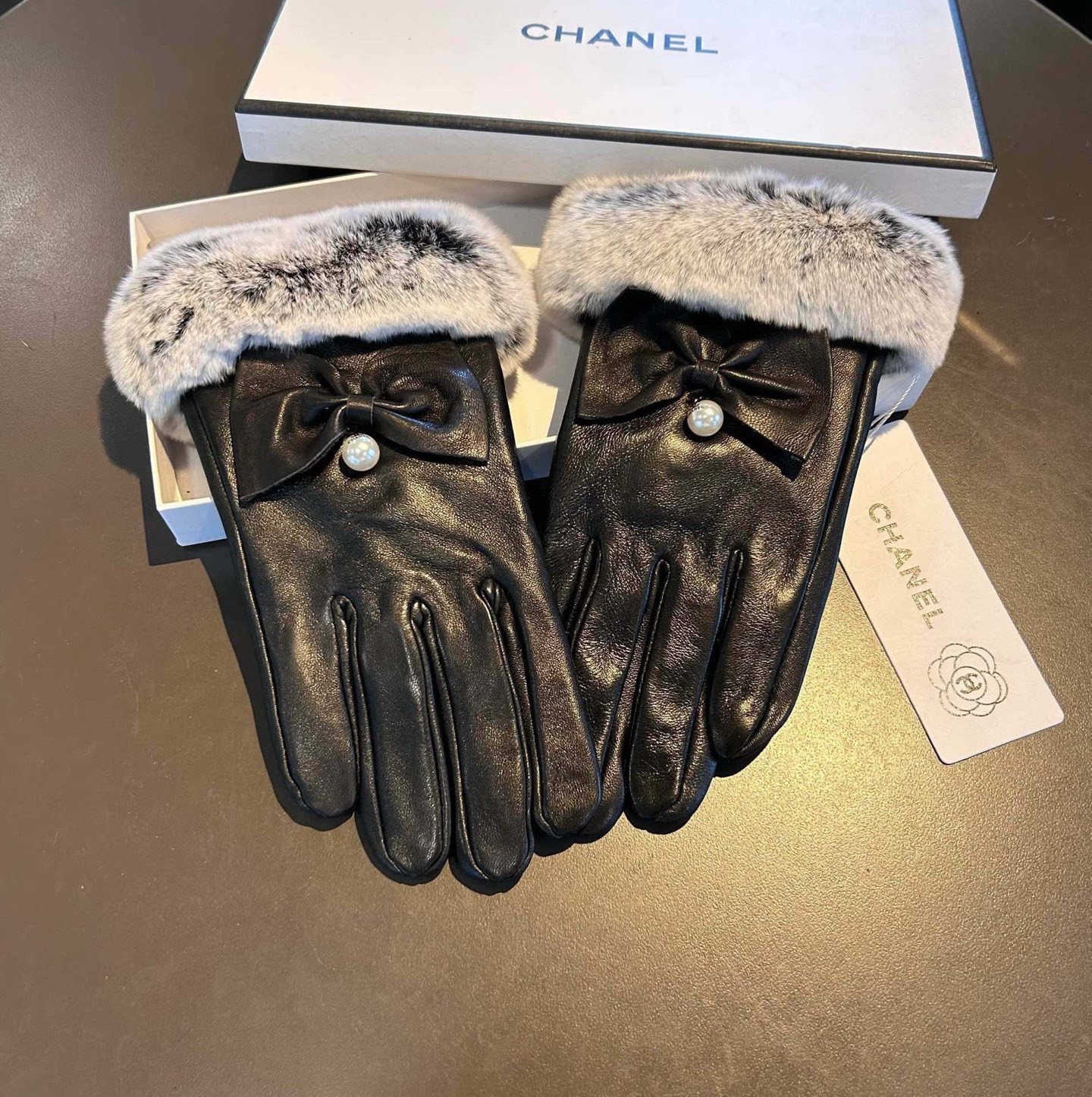 
Chanel 香奈儿2025秋冬懒兔毛羊皮手套👍值得对比🔥🔥同款不同品质，秒杀市场差产品，进口一级羊皮