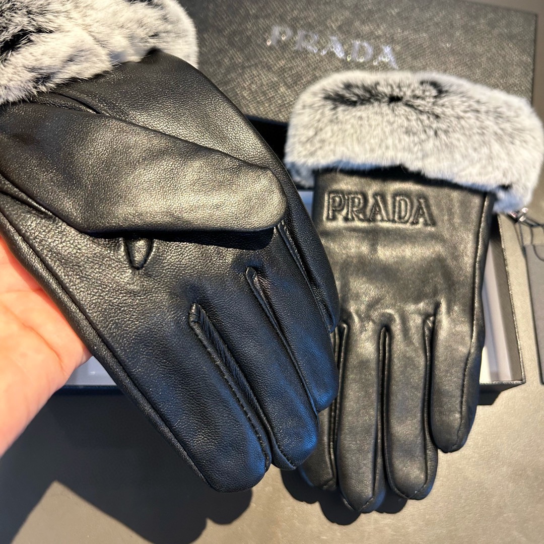 
PRADA新款2025秋冬懒兔毛羊皮刺绣手套👍手机触屏，值得对比🔥🔥同款不同品质，秒杀市场差产品，进口