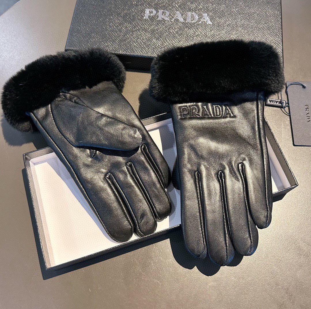 
PRADA新款2025秋冬懒兔毛羊皮刺绣手套👍手机触屏，值得对比🔥🔥同款不同品质，秒杀市场差产品，进口
